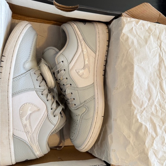 Jordan 1 low - Picture 1 of 3